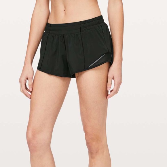 Lululemon Hotty Hot Short II *2.5" Black | SIZE: 8 y’all - Picture 1 of 6